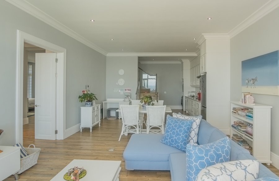 7 Bedroom Property for Sale in Cairnside Western Cape